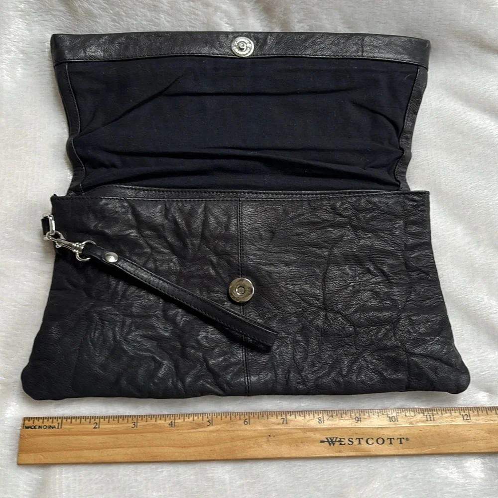 Deena & Ozzy Black Textured 100% Soft Goat Leather Foldover Clutch w/Wrist Strap - Picture 8 of 9
